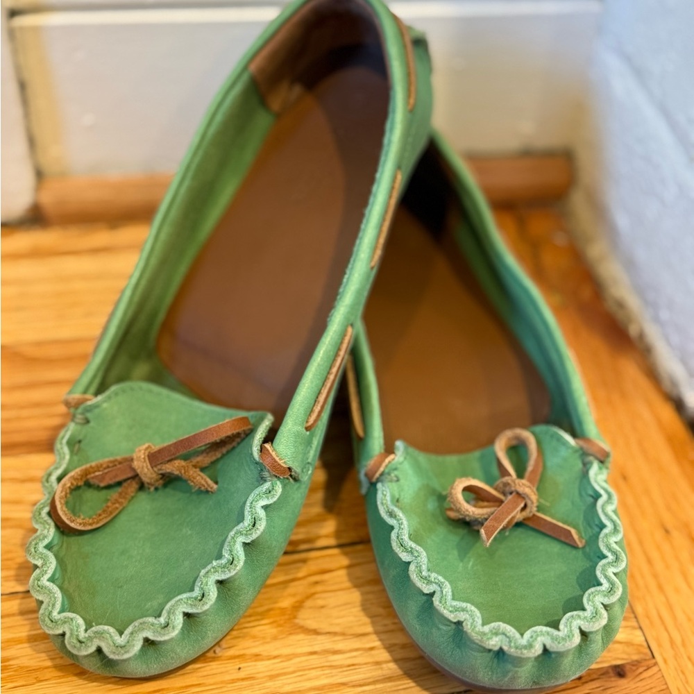 Boden / 8 / Spring Green Moccasin Loafers / Leather / Preppy / Colorful / Comfy